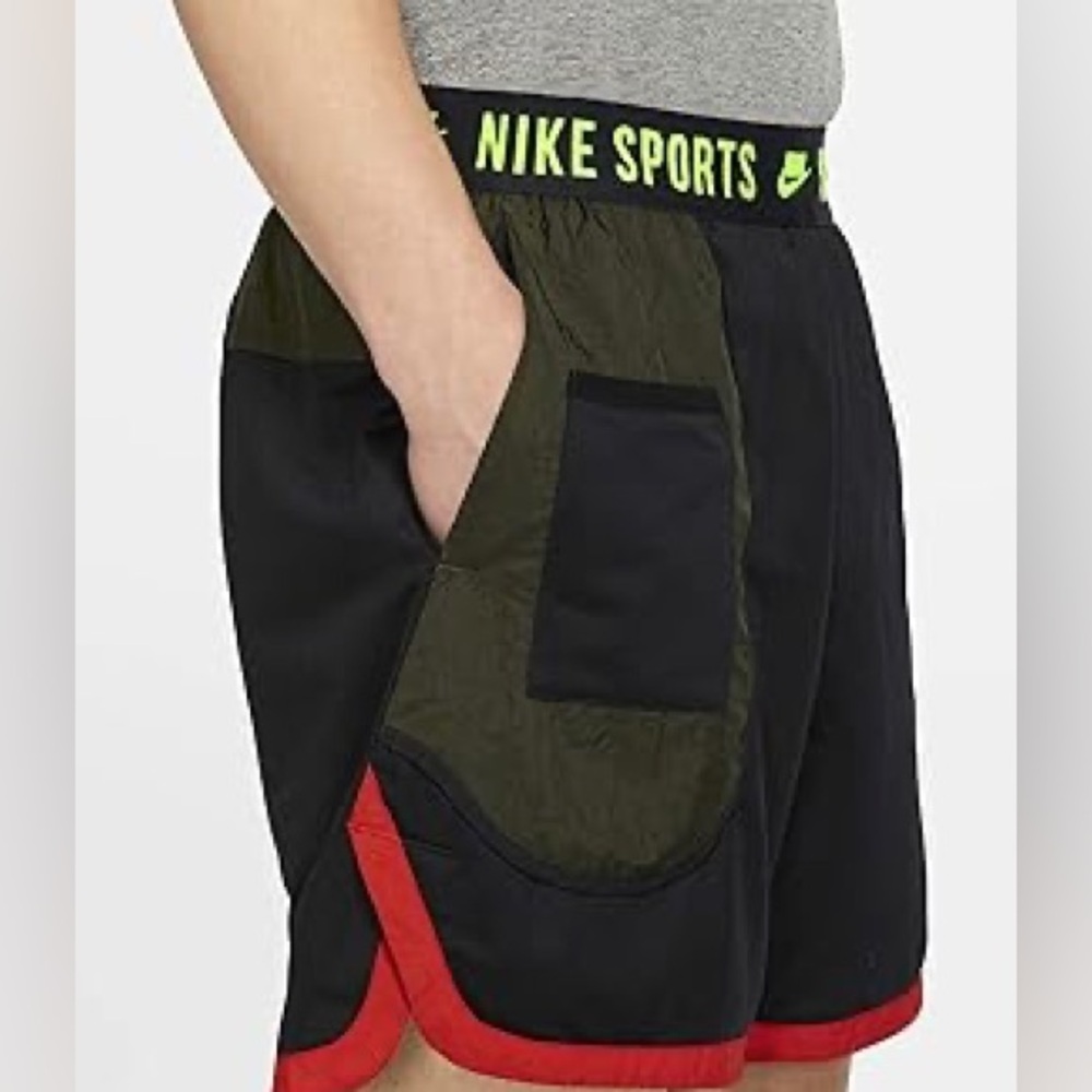 Nike Dri Fit Men's Clash Shorts VOLT